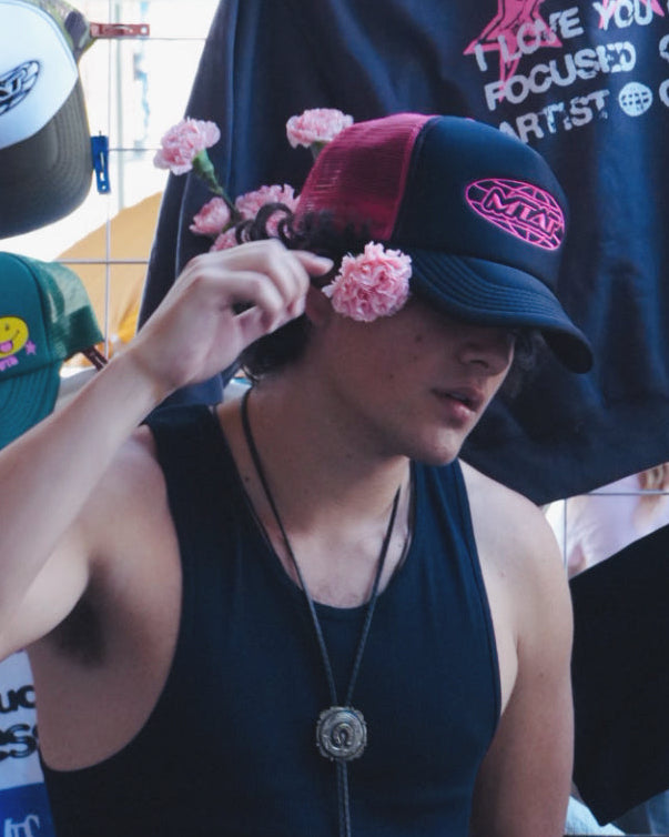 GORRA BOX LOGO NEGRO CON ROSA